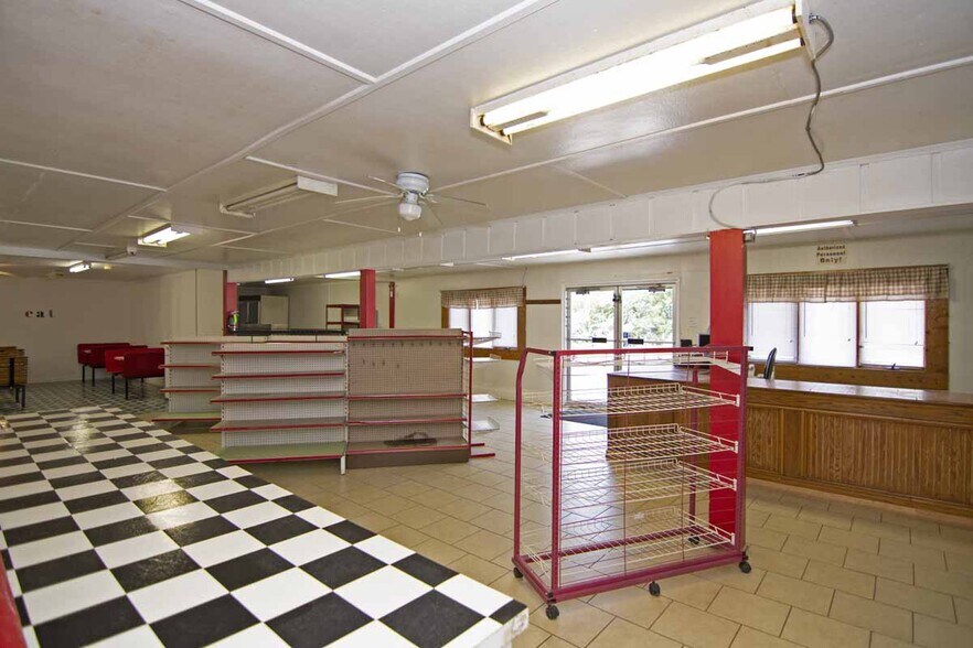 More Photos Of 4830 Highland Trl, Alderson General Retail For Sale