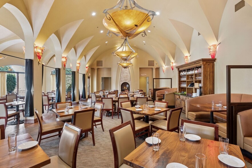 More Photos Of 981 Sibley Memorial Hwy, Lilydale Restaurant For Sale