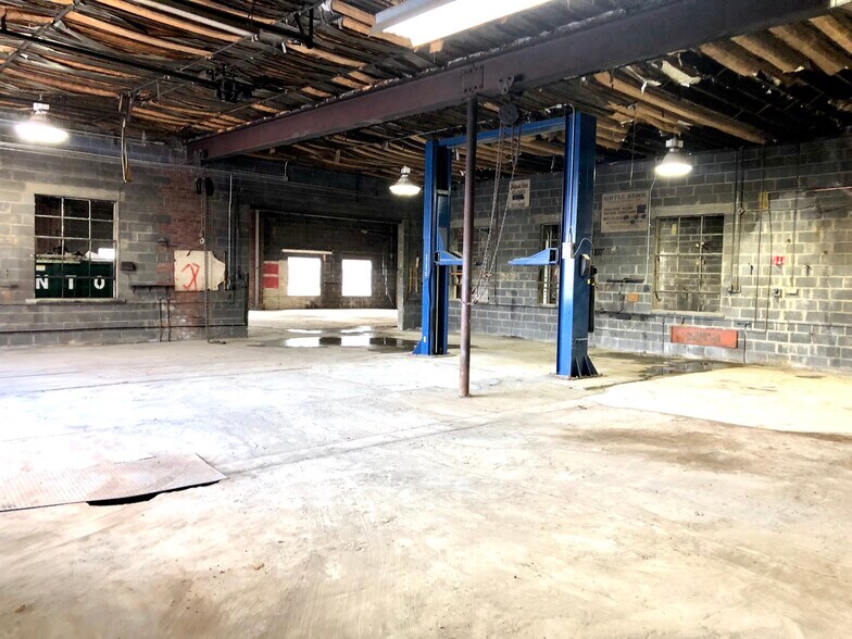 More Photos Of 262 Goffle Rd, Hawthorne Service For Lease