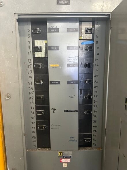More Photos Of 4913 W Laurel St, Tampa Light Distribution For Lease