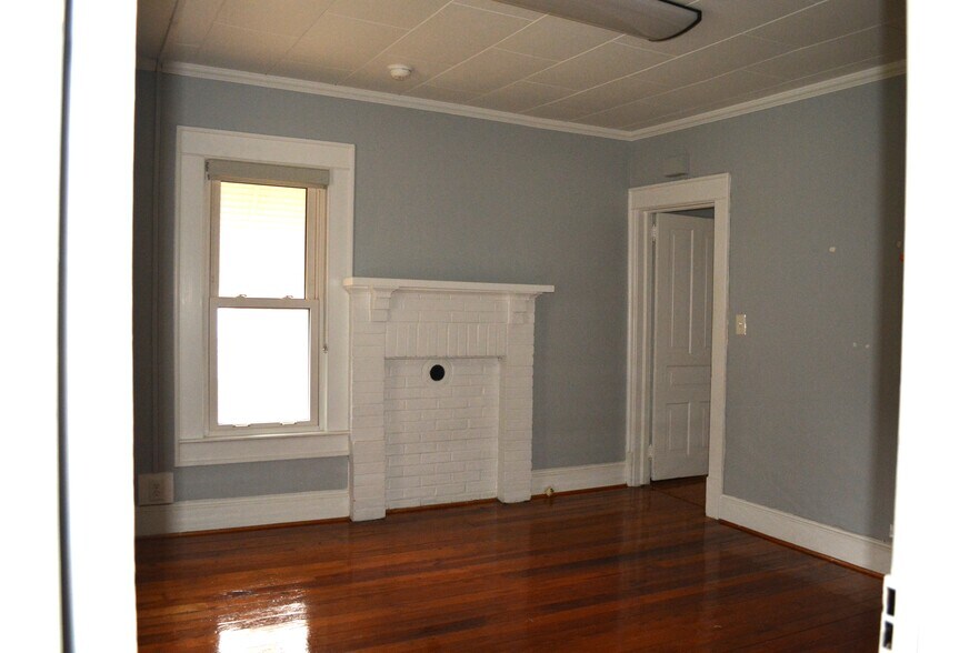 More Photos Of 579 West St, Pittsboro Office For Lease