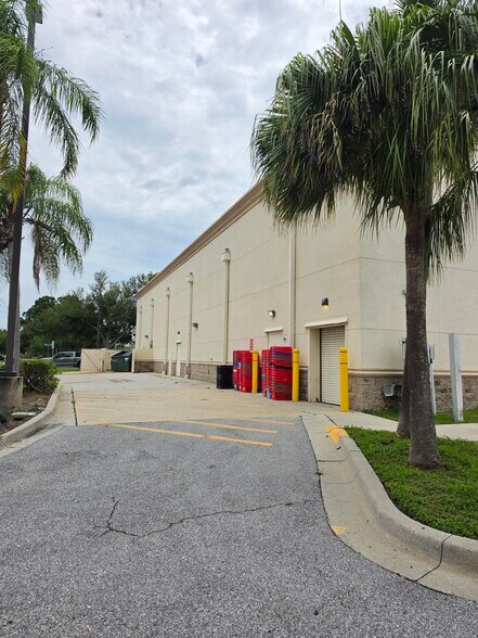 More Photos Of 3901 S Tamiami Trail, Sarasota Drugstore For Sale