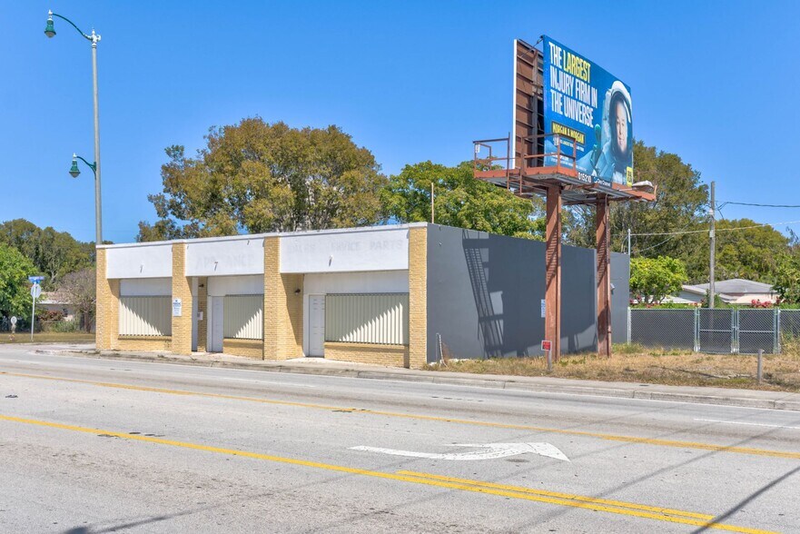 More Photos Of 5112 Broadway Ave, West Palm Beach Freestanding For Lease