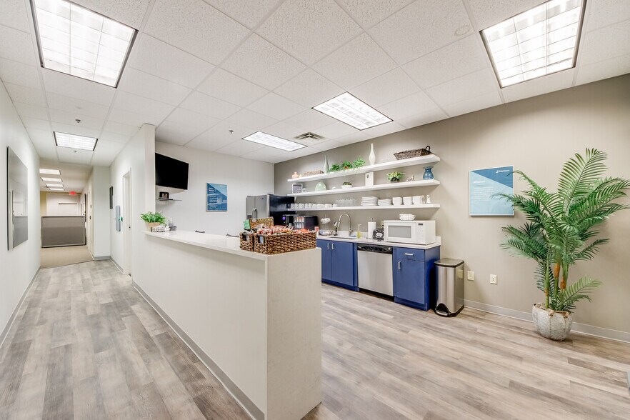 More Photos Of 10700 Abbotts Bridge Rd, Johns Creek General Retail For Lease