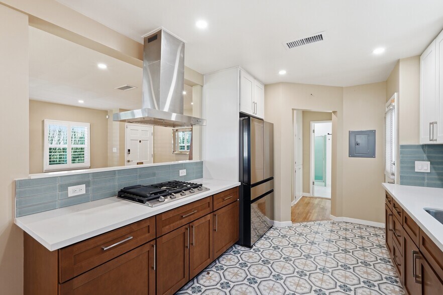 More Photos Of 5236 Bellingham Ave, Valley Village Apartments For Sale