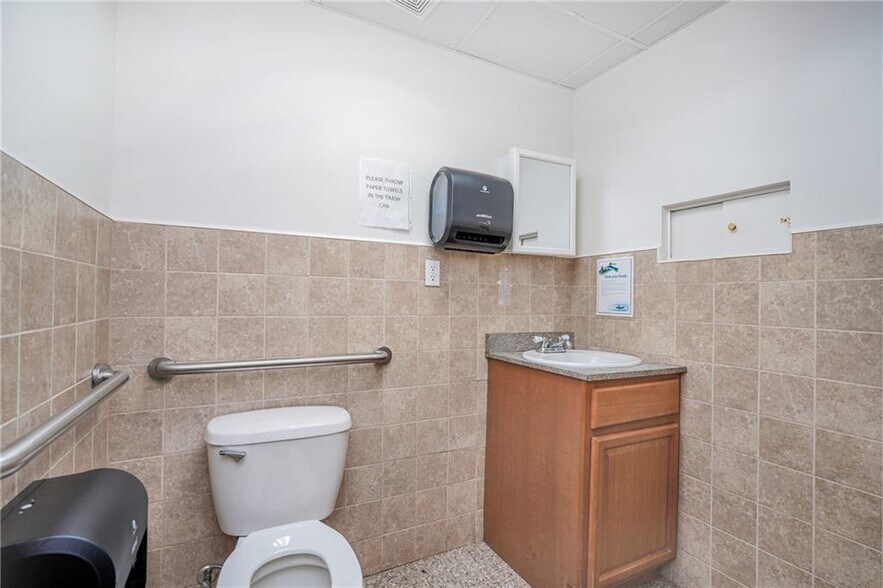 More Photos Of 3041 Avenue U, Brooklyn Medical For Lease