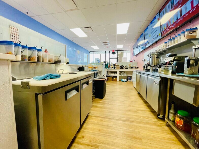 More Photos Of 3068 Kirchoff Rd, Rolling Meadows General Retail For Sale