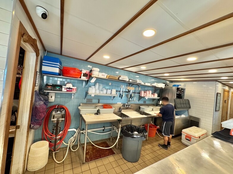 More Photos Of 4257 Austin Blvd, Island Park General Retail For Sale