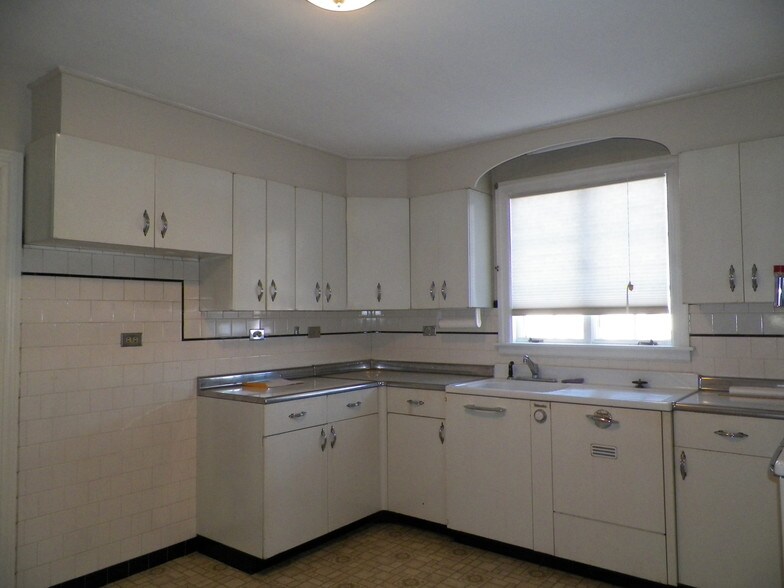 More Photos Of 24 Newport Ave, Pawtucket Office Residential For Sale