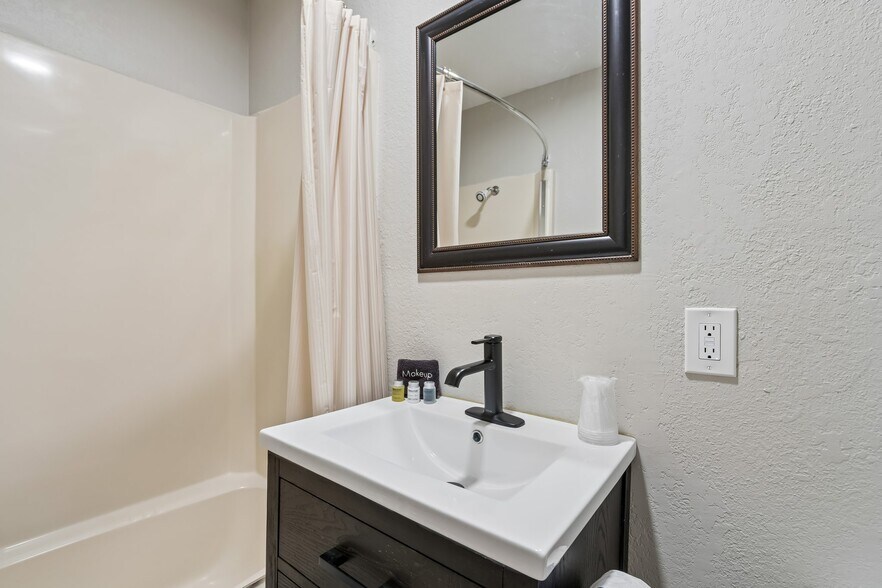More Photos Of 8848 Soldier Creek Rd, Kingston Hotel For Sale