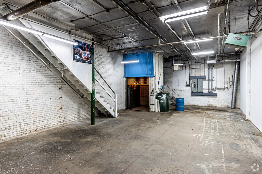 More Photos Of 1813-1831 Holmes St, Kansas City Light Distribution For Sale