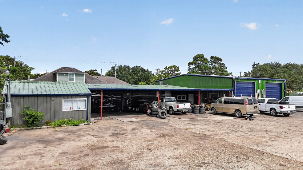 More Photos Of 9024 Eastex Fwy, Houston Auto Repair For Sale