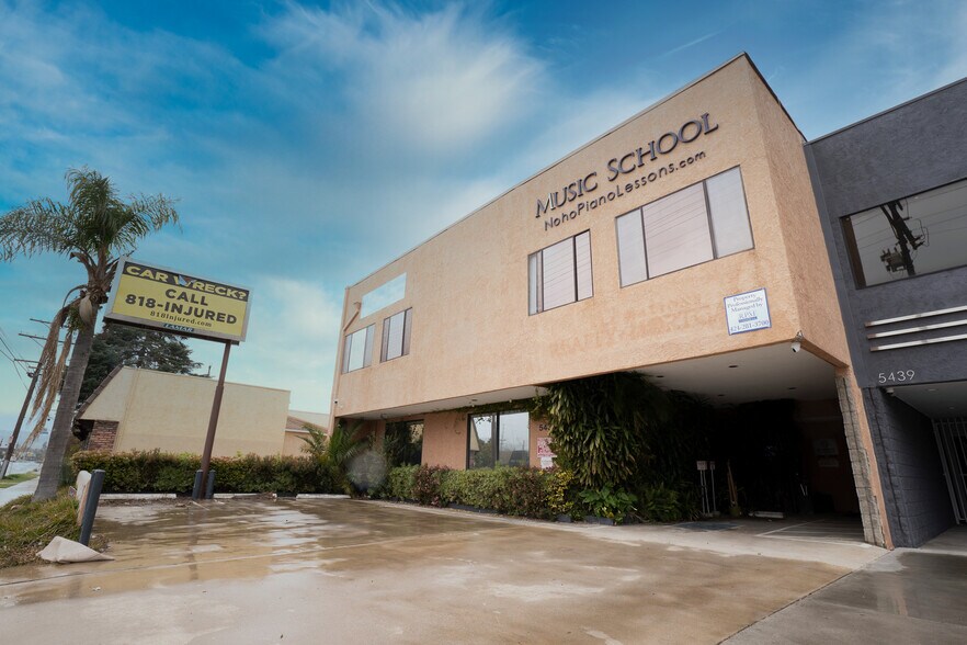 Primary Photo Of 5435 Cahuenga Blvd, North Hollywood Office For Sale