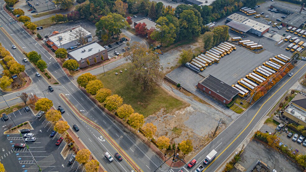 More Photos Of 25 SE Dodd St, Marietta Unknown For Lease