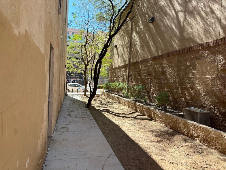 More Photos Of 302 W Monroe St, Phoenix Religious Facility For Lease