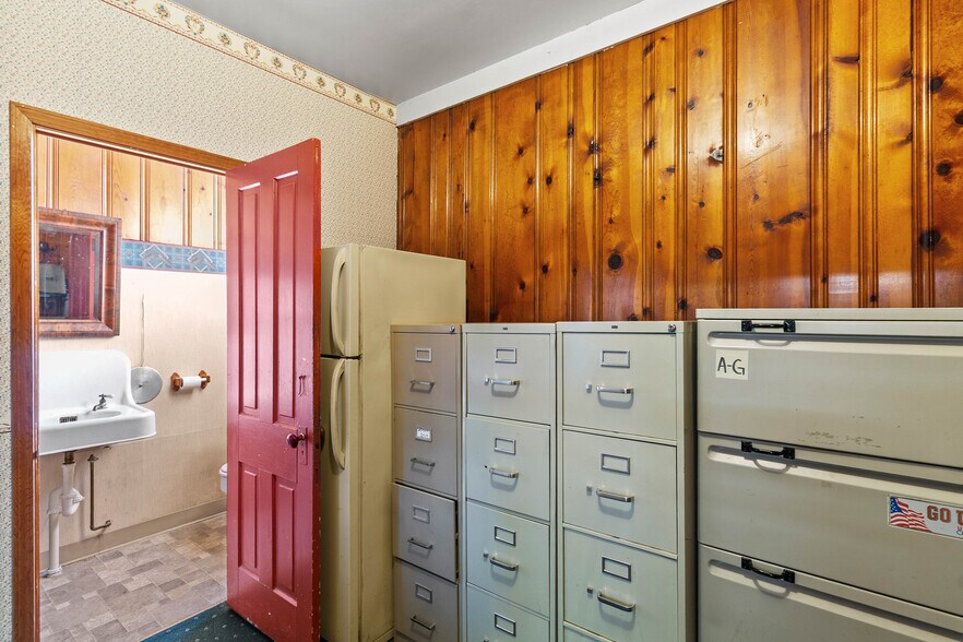 More Photos Of 147 S Springfield St, Saint Paris General Retail For Sale