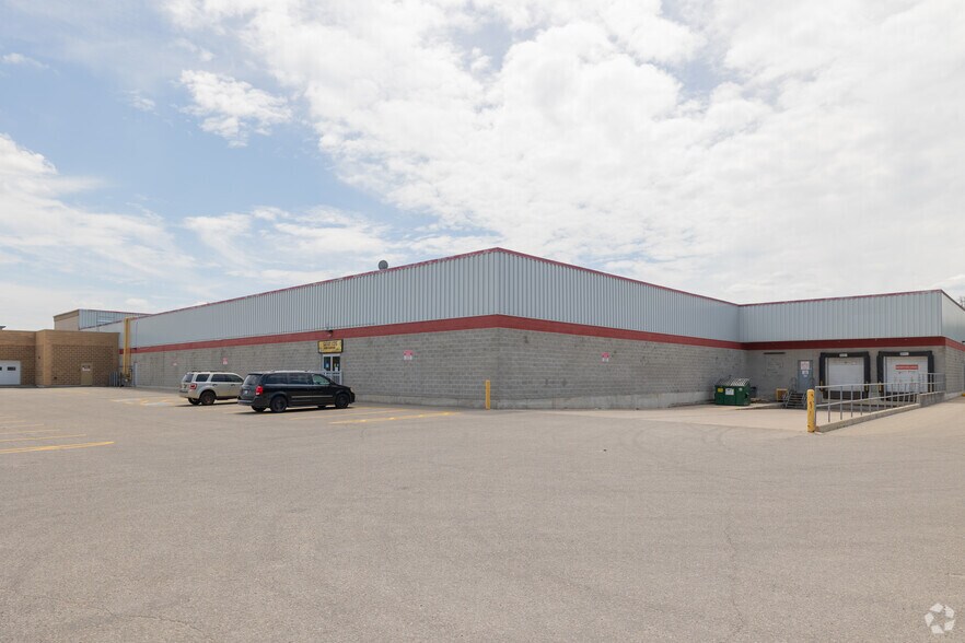 More Photos Of 130 Young St, New Tecumseth General Retail For Lease