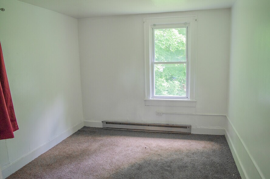 More Photos Of 1620 Columbia Tpke, Castleton On Hudson Storefront Retail Residential For Sale