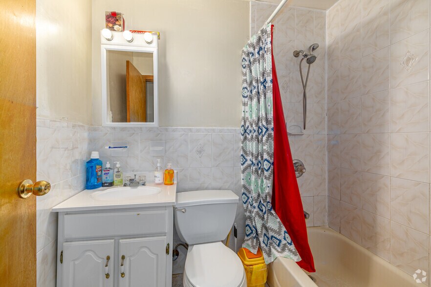 More Photos Of 2004-2006 Bergenline Ave, Union City Apartments For Sale