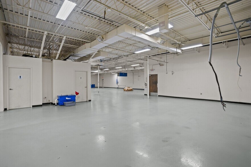 More Photos Of 157 Industrial Dr, King Warehouse For Lease