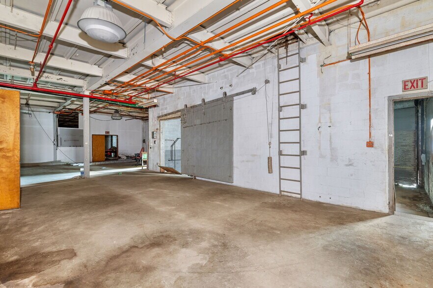 More Photos Of 8033 Bennett St, Pittsburgh Industrial For Sale