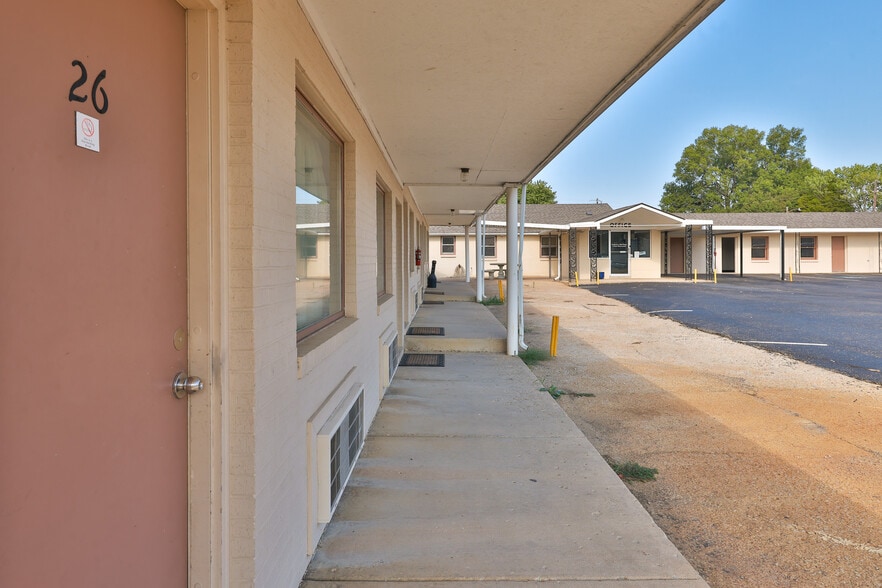 More Photos Of 551 Elm St, Martin Hotel For Sale