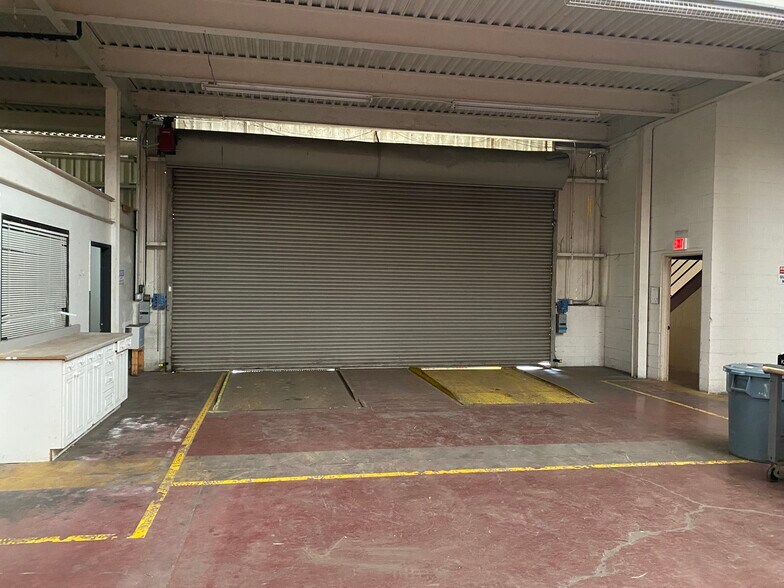 More Photos Of 99-1056 Iwaena St, Aiea Warehouse For Lease