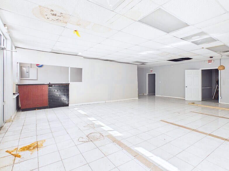 More Photos Of 705 S Byron Butler Pkwy, Perry Storefront For Sale