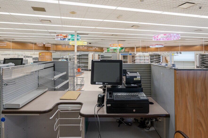 More Photos Of 195 M 66 N, Charlevoix Drugstore For Sale