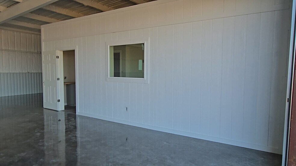 Primary Photo Of 6404 FM 1715 F, Lampasas Flex For Lease