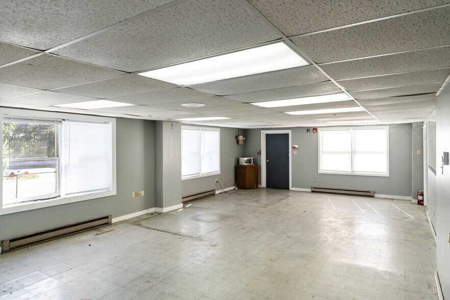 More Photos Of 351 Station Rd, Berryville Manufacturing For Lease