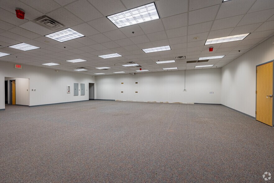 More Photos Of 8530 Corridor Rd, Jessup Flex For Lease