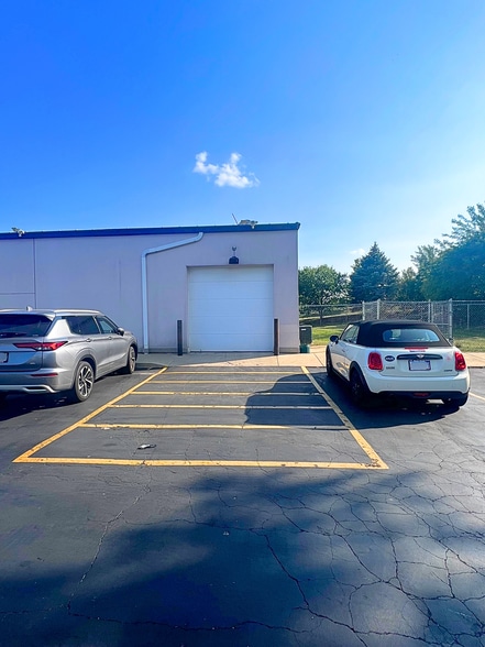 More Photos Of 2620 N Farnsworth Ave, Aurora Freestanding For Sale