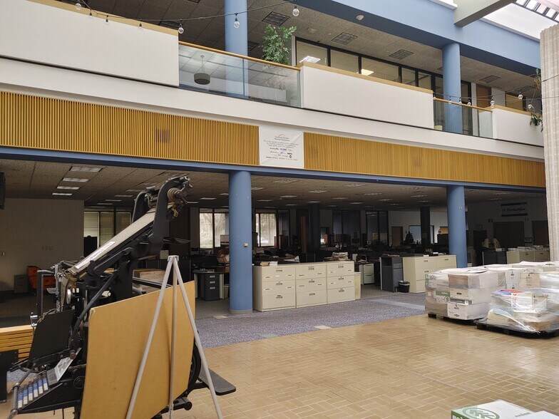 More Photos Of 2700 SW 13th St, Gainesville Office For Lease