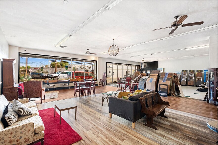 More Photos Of 115-117 N West St, Uvalde Unknown For Lease