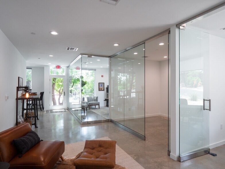 More Photos Of 2208 Lake Austin Blvd, Austin Office Residential For Sale