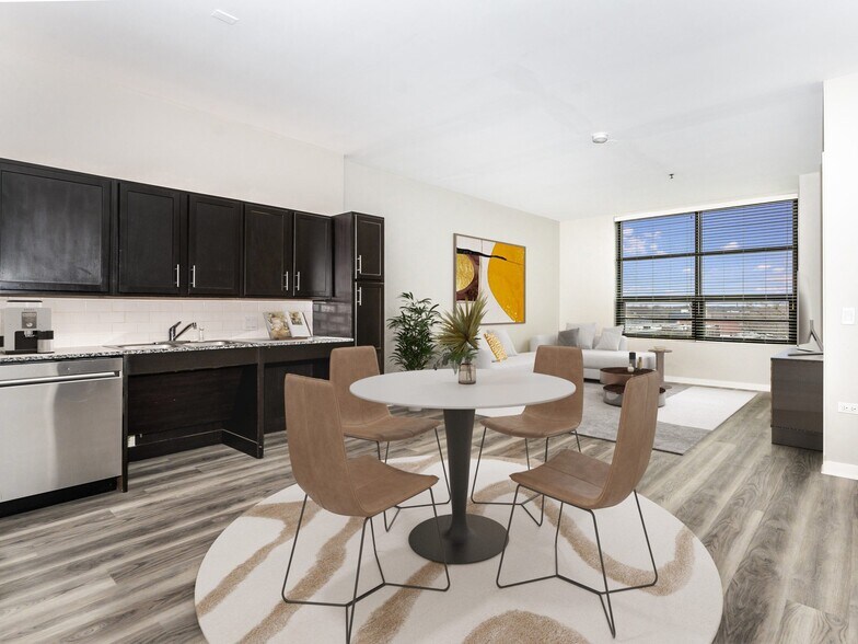 More Photos Of 6418 N Sheridan Rd, Chicago Apartments For Lease