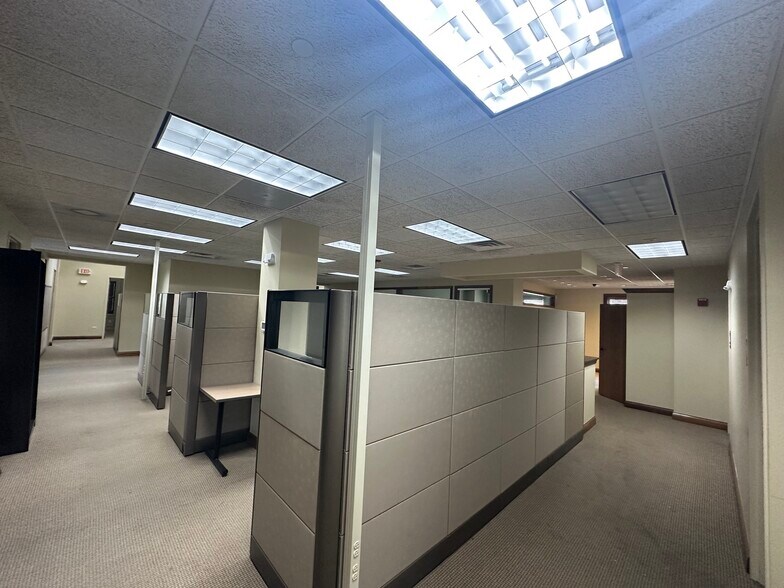 More Photos Of 440-442 Milwaukee Ave, Lincolnshire Medical For Lease