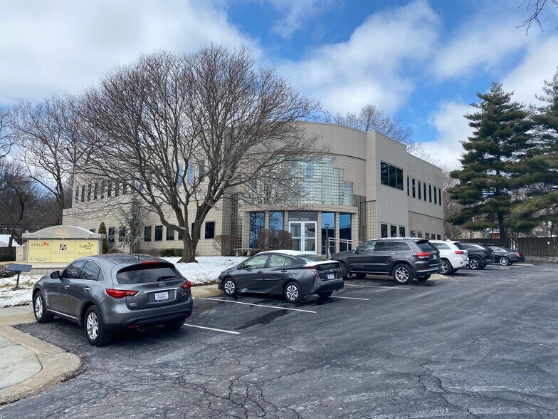 More Photos Of 9400 Reeds Rd, Overland Park Flex For Lease