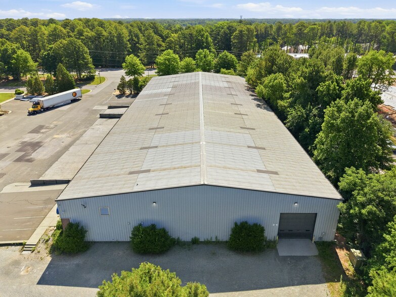 More Photos Of 2456 S Miami Blvd, Durham Warehouse For Lease