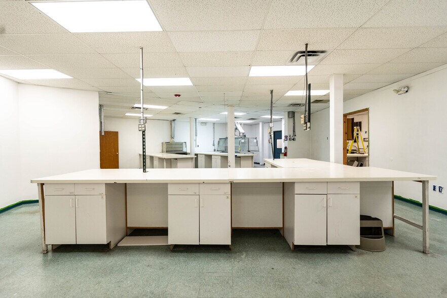 More Photos Of 11813 W 77th St, Lenexa Office For Sale