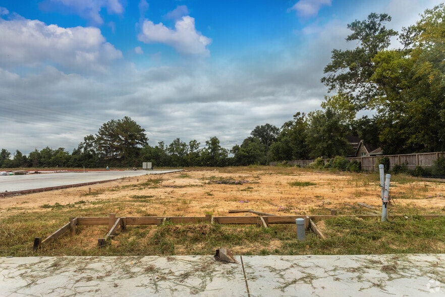 More Photos Of 22131 Rothwood Rd, Spring Unknown For Lease