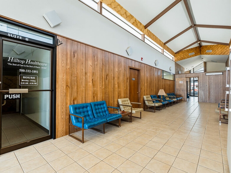 More Photos Of 931 Arlington St, Ada Office For Sale