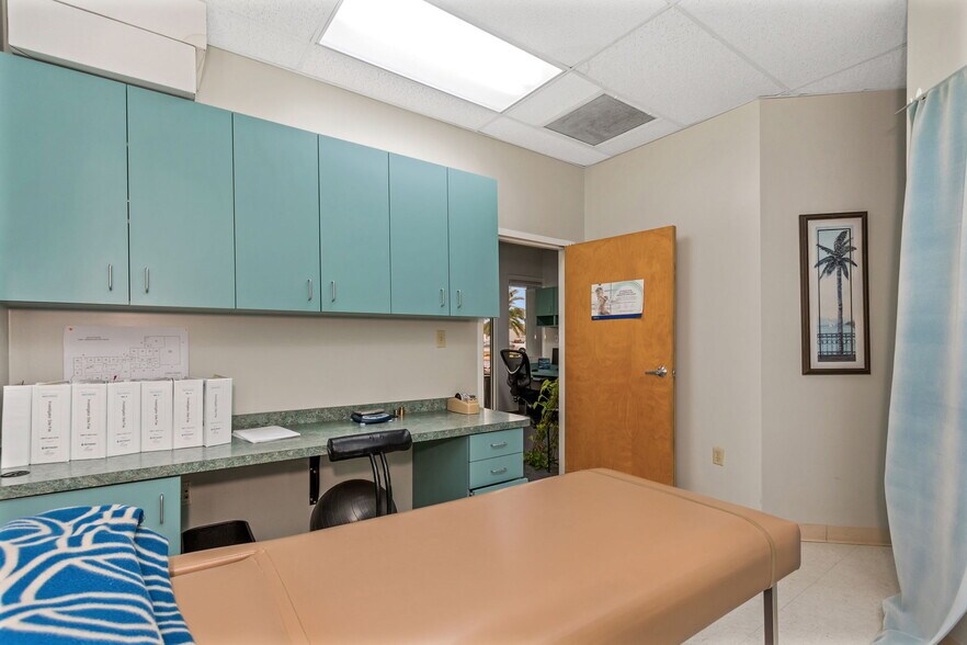 More Photos Of 7641 66th St N, Pinellas Park Medical For Sale