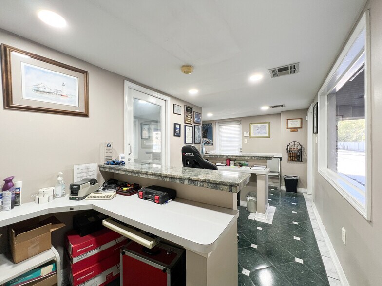 More Photos Of 3212 26th St, Metairie Auto Repair For Sale