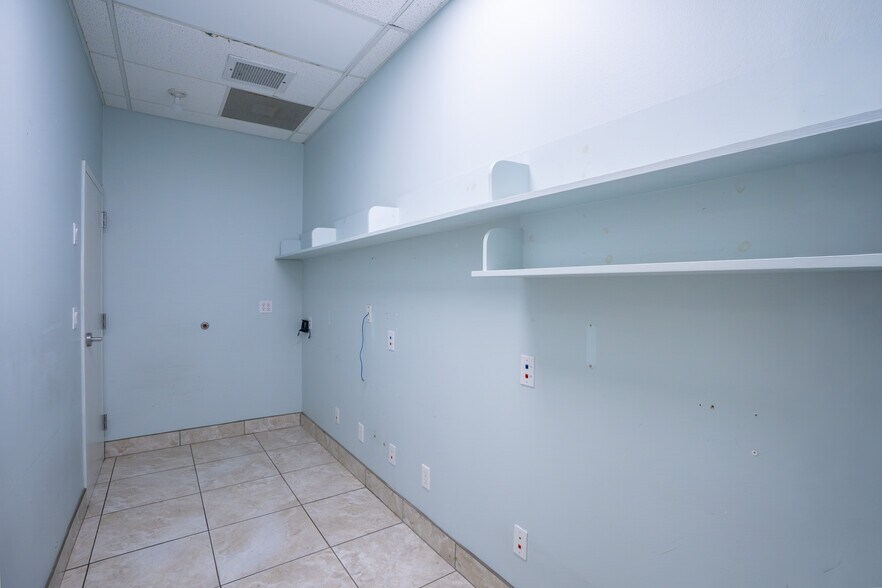 More Photos Of 3628 N Lecanto Hwy, Beverly Hills Veterinarian Kennel For Sale