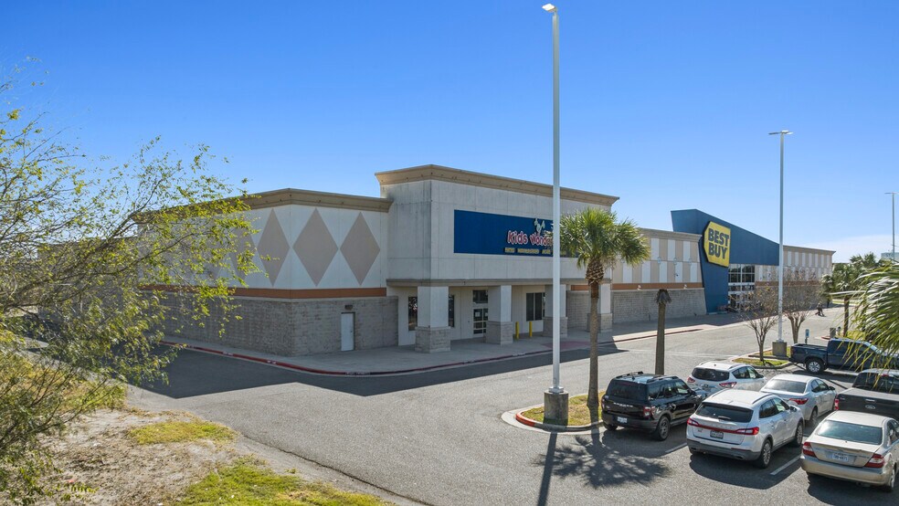 More Photos Of 8012 N 10th St, McAllen Storefront For Sale