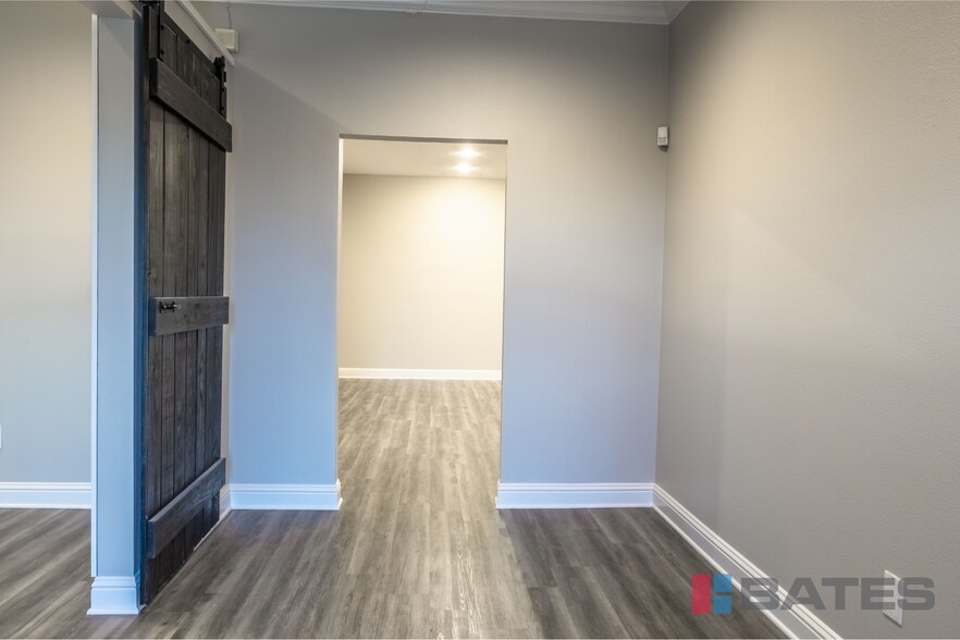 More Photos Of 198 Brothers Blvd, Red Oak Flex For Sale