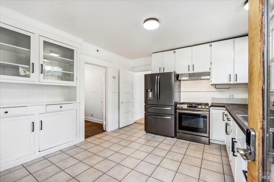 More Photos Of 2 Willow Ave, Fairfax Apartments For Sale
