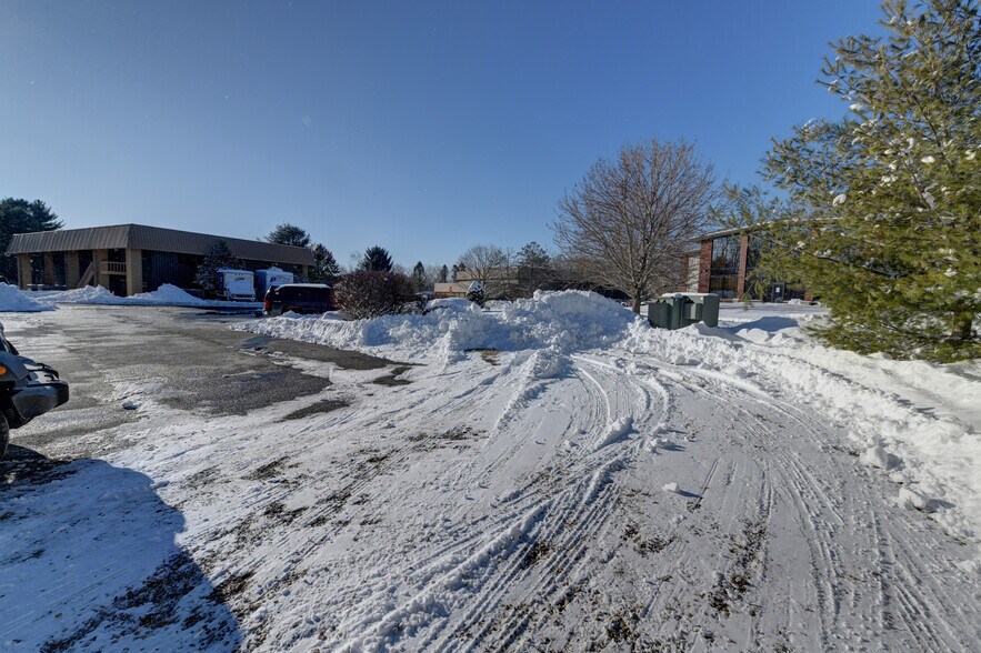 More Photos Of 4 Federico Dr, Pittsfield Office For Sale